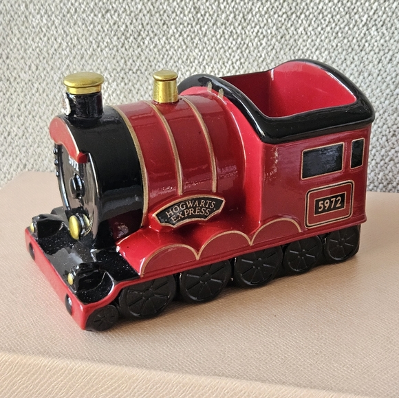 Harry Potter Hogwarts Express Train Ceramic Jar / Planter by Charmed Aroma - Picture 3 of 3